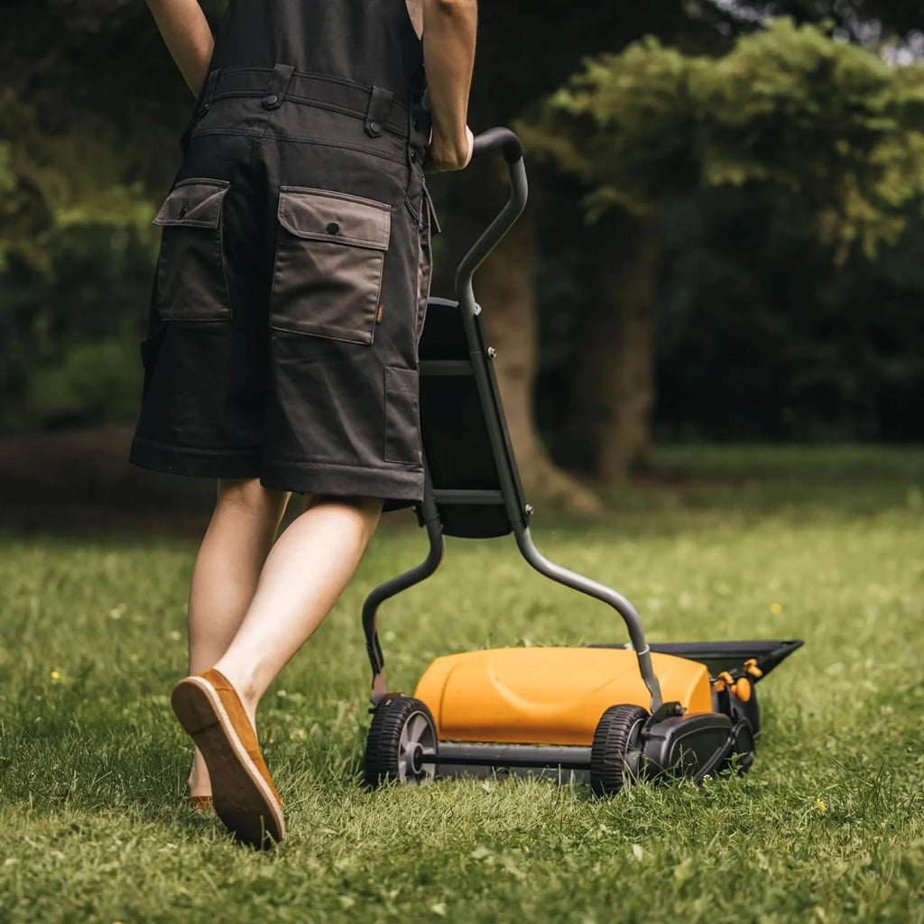 Fiskars Reel Lawn Mower 18-inch 5-Blade Push Mower with InertiaDrive for More Cutting Power
